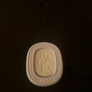 Diptyque BAIES (BERRIES) Scented Oval